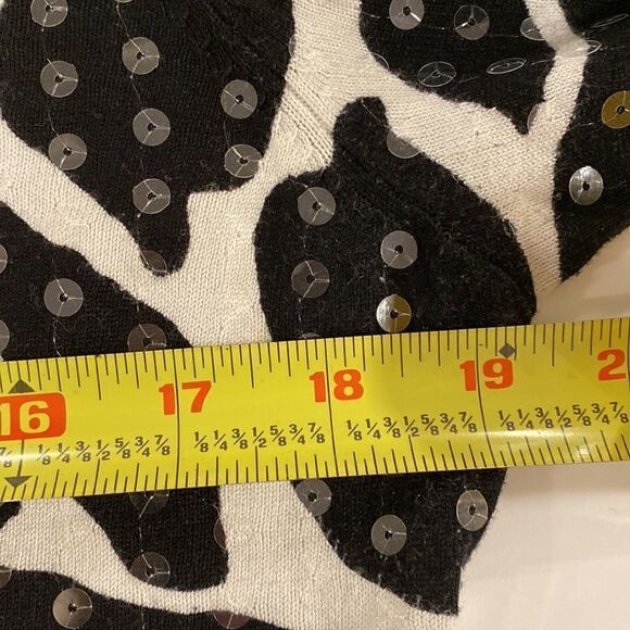 ❤️Last Chance INC International Concepts animal print  sequined top size L - Picture 7 of 8